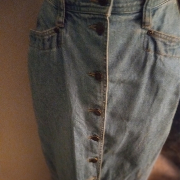 Used,not new light denim blue snap front closures 34inch long skirt&pockets. - Picture 2 of 3